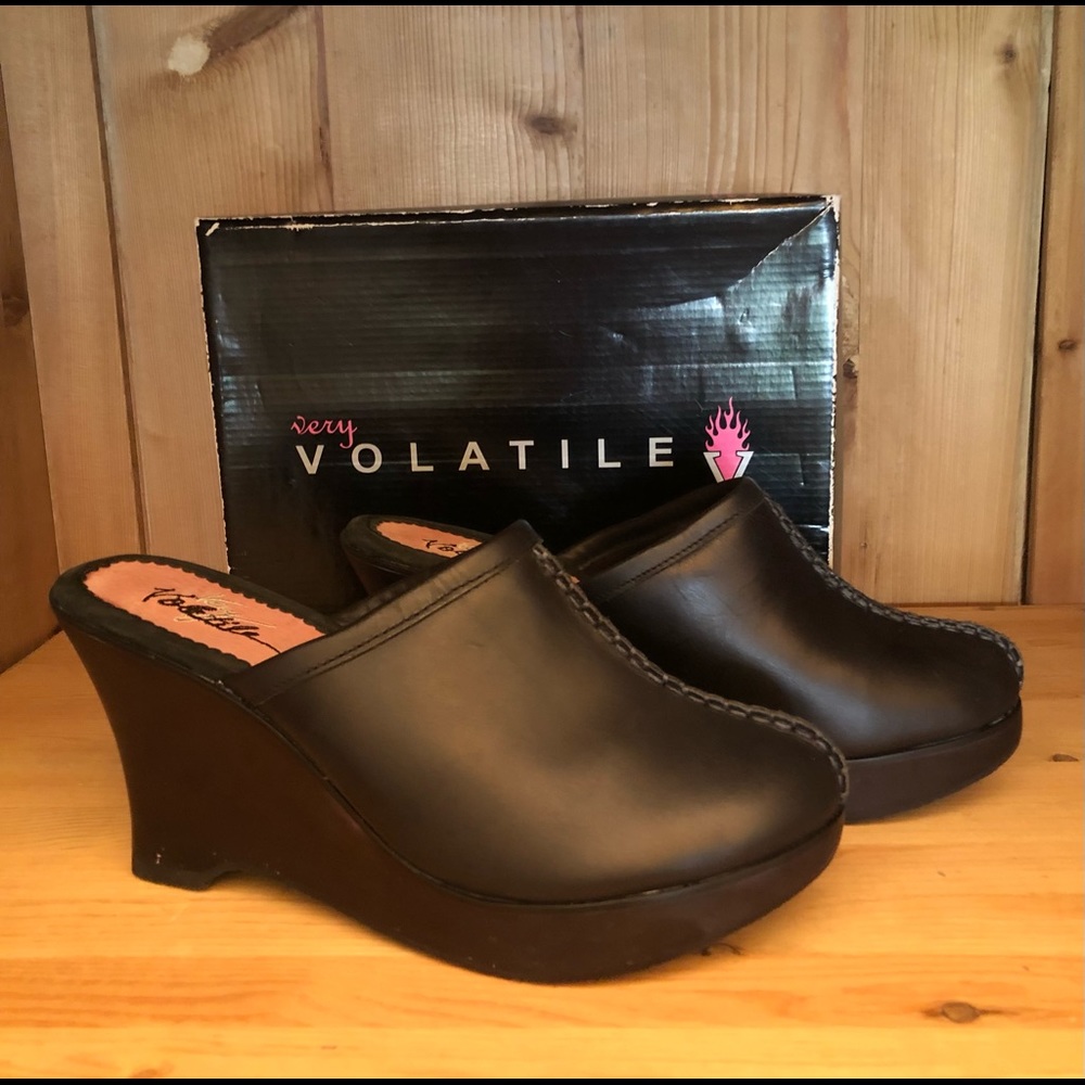 Very Volatile ~ Black leather ~ Women’s Shoes